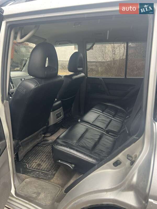 Внедорожник / Кроссовер Mitsubishi Pajero 2001 в Ужгороде