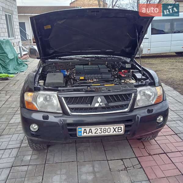 Позашляховик / Кросовер Mitsubishi Pajero 2006 в Києві