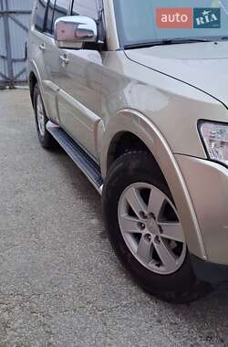 Внедорожник / Кроссовер Mitsubishi Pajero 2007 в 