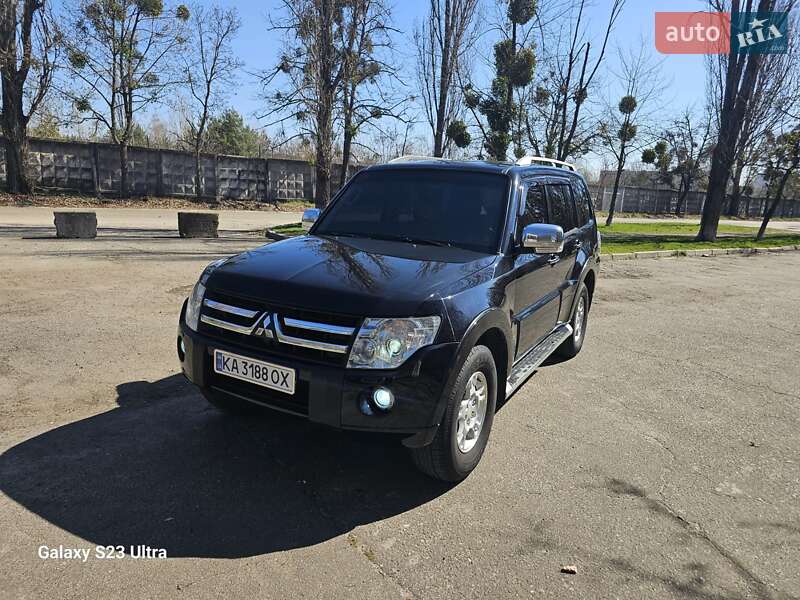 Внедорожник / Кроссовер Mitsubishi Pajero 2007 в 