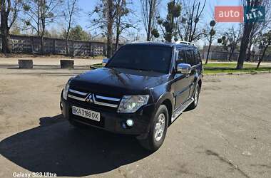 Внедорожник / Кроссовер Mitsubishi Pajero 2007 в 
