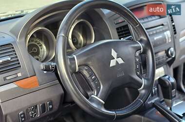 Позашляховик / Кросовер Mitsubishi Pajero 2007 в 