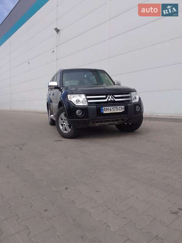 Внедорожник / Кроссовер Mitsubishi Pajero 2007 в 
