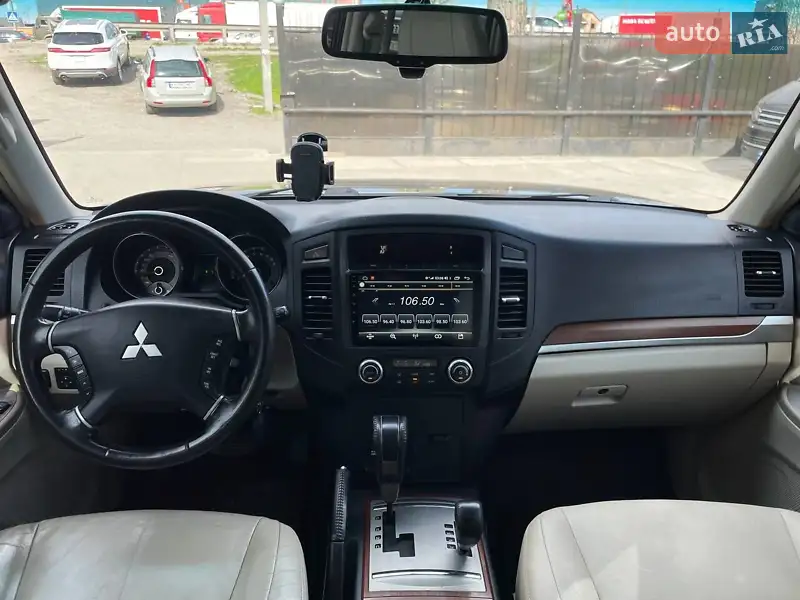 Внедорожник / Кроссовер Mitsubishi Pajero 2008 в 