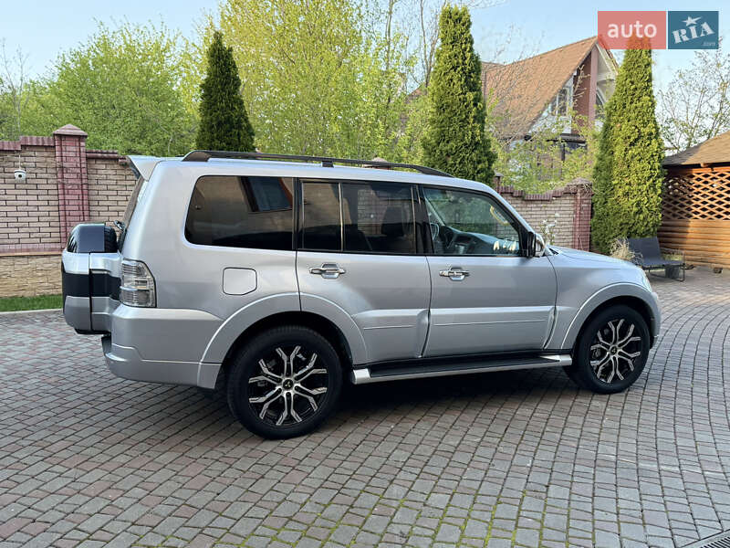 Внедорожник / Кроссовер Mitsubishi Pajero 2017 в Черновцах