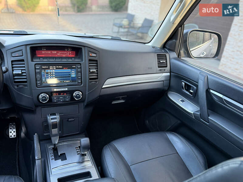 Внедорожник / Кроссовер Mitsubishi Pajero 2017 в Черновцах