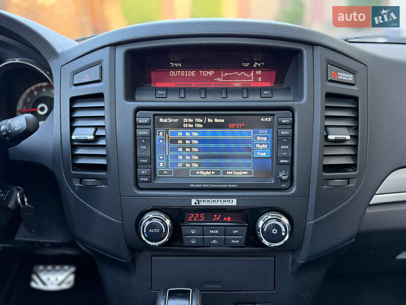 Внедорожник / Кроссовер Mitsubishi Pajero 2017 в Черновцах