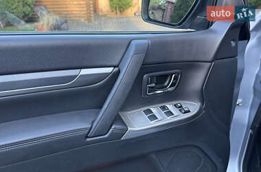 Внедорожник / Кроссовер Mitsubishi Pajero 2017 в 