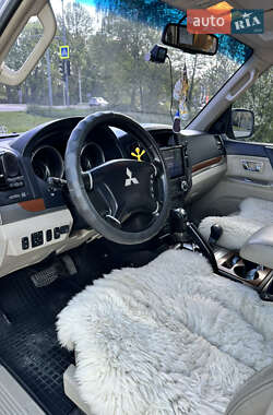 Внедорожник / Кроссовер Mitsubishi Pajero 2007 в 