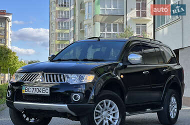Позашляховик / Кросовер Mitsubishi Pajero 2011 в 