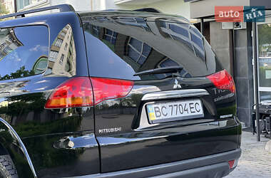 Позашляховик / Кросовер Mitsubishi Pajero 2011 в 