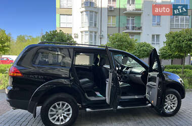 Позашляховик / Кросовер Mitsubishi Pajero 2011 в 