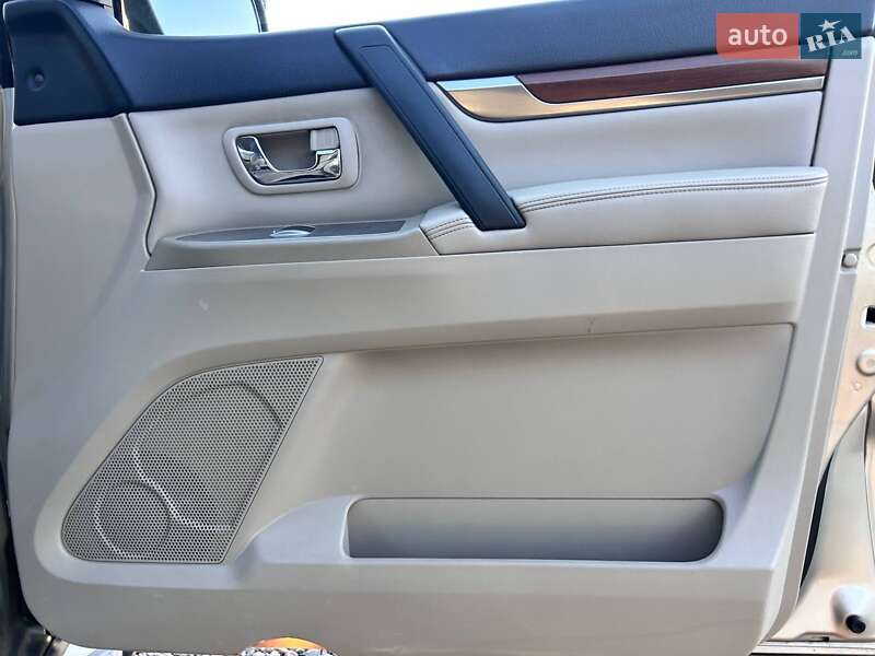 Внедорожник / Кроссовер Mitsubishi Pajero 2007 в Одессе