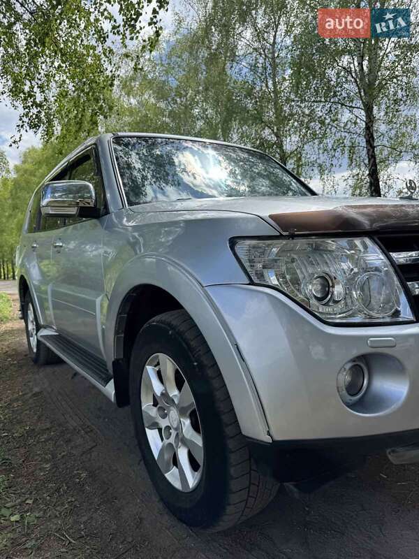 Позашляховик / Кросовер Mitsubishi Pajero 2008 в Харкові