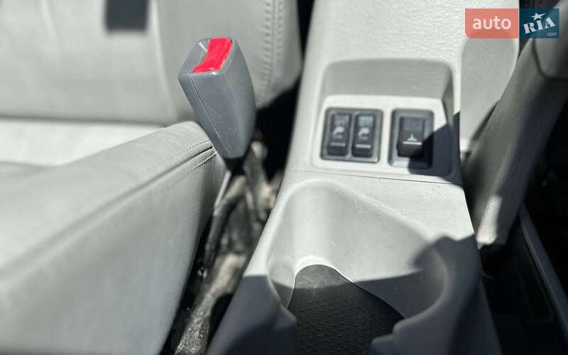 Позашляховик / Кросовер Mitsubishi Pajero 2003 в Чернівцях