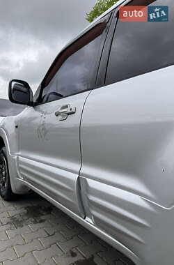 Внедорожник / Кроссовер Mitsubishi Pajero 2002 в 