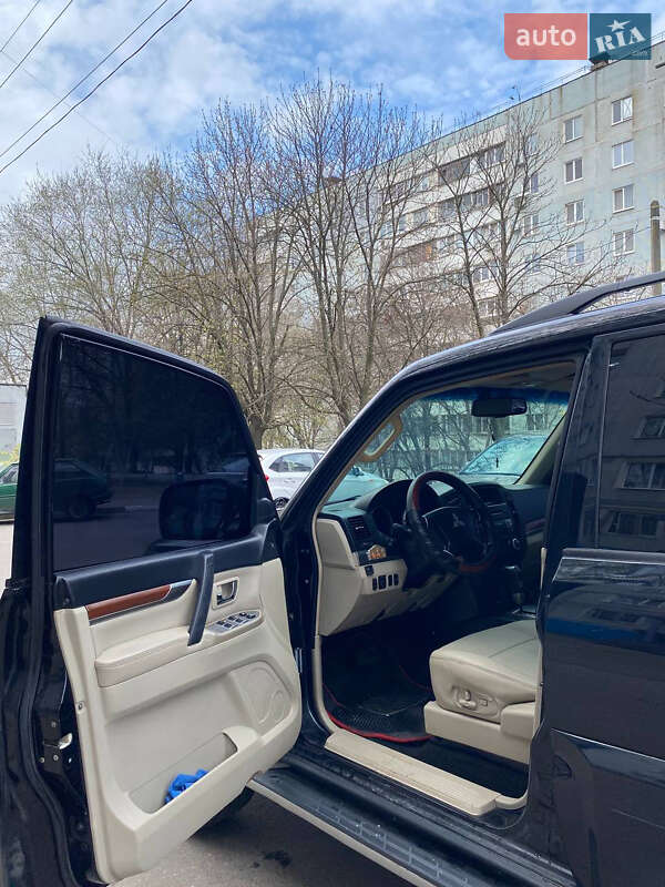 Внедорожник / Кроссовер Mitsubishi Pajero 2007 в Запорожье