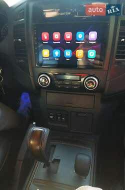 Внедорожник / Кроссовер Mitsubishi Pajero 2007 в 