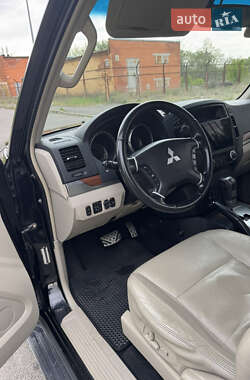 Внедорожник / Кроссовер Mitsubishi Pajero 2007 в 