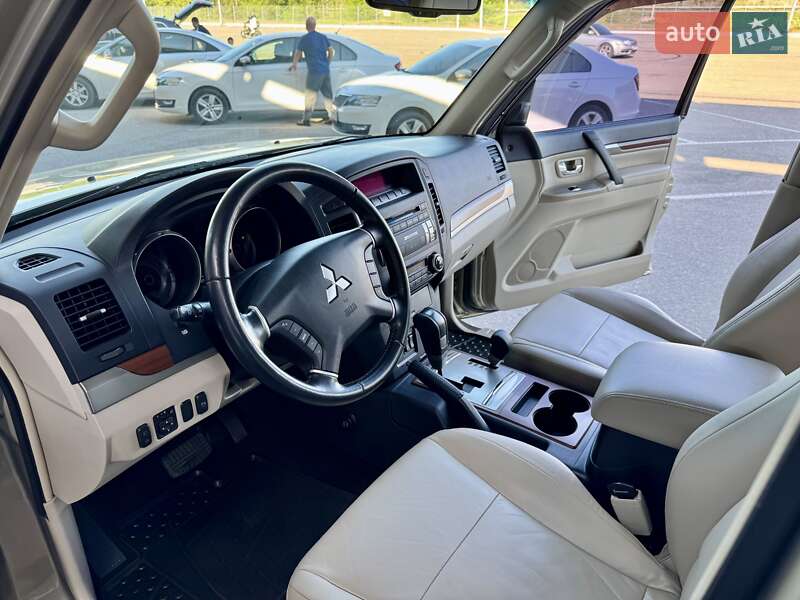 Позашляховик / Кросовер Mitsubishi Pajero 2008 в Дніпрі