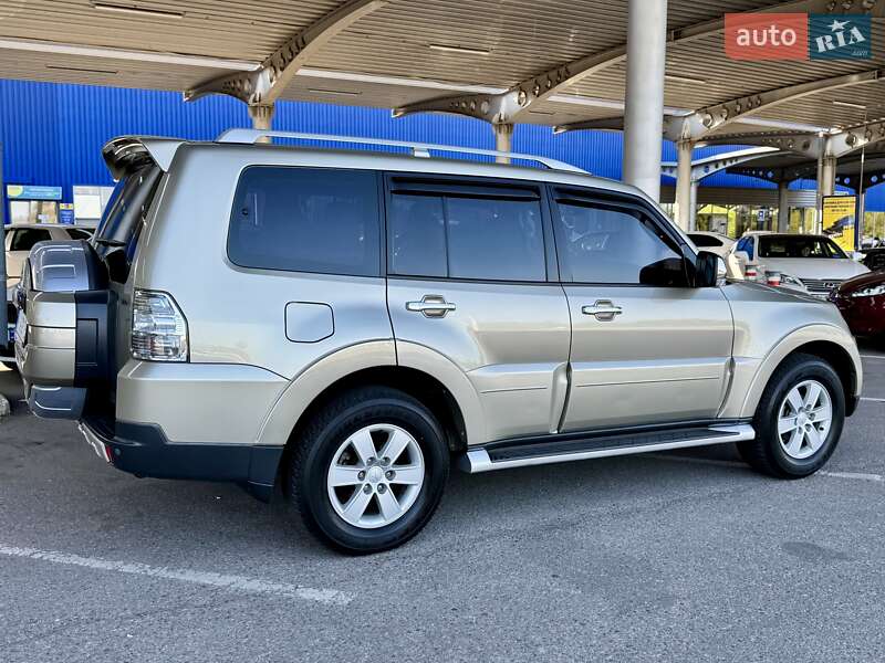 Позашляховик / Кросовер Mitsubishi Pajero 2008 в Дніпрі