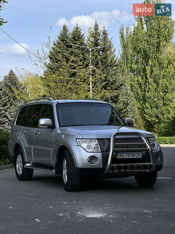 Внедорожник / Кроссовер Mitsubishi Pajero 2008 в Вольногорске