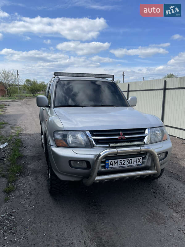 Позашляховик / Кросовер Mitsubishi Pajero 2002 в 