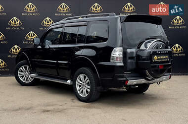 Позашляховик / Кросовер Mitsubishi Pajero 2012 в 