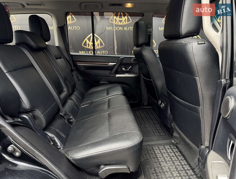 Внедорожник / Кроссовер Mitsubishi Pajero 2012 в Киеве