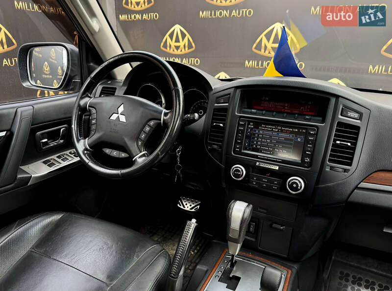 Внедорожник / Кроссовер Mitsubishi Pajero 2012 в Киеве