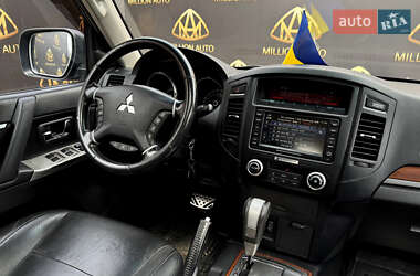 Позашляховик / Кросовер Mitsubishi Pajero 2012 в 