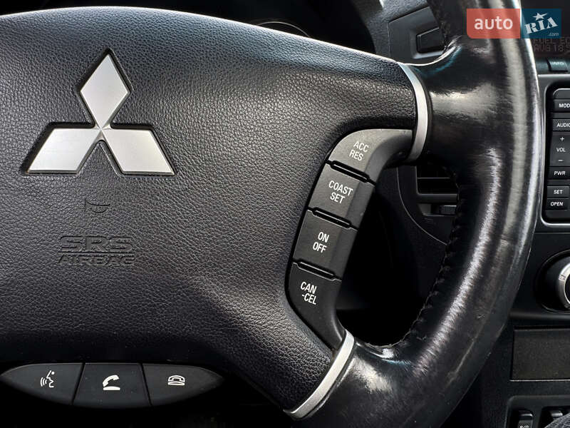 Внедорожник / Кроссовер Mitsubishi Pajero 2012 в Киеве