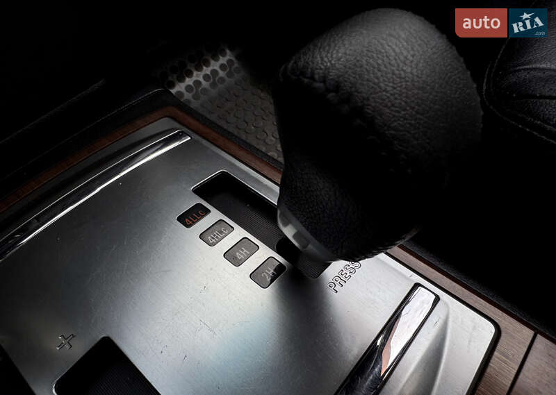 Внедорожник / Кроссовер Mitsubishi Pajero 2012 в Киеве