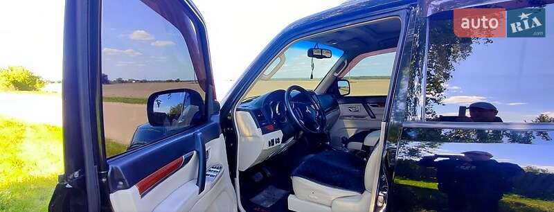 Внедорожник / Кроссовер Mitsubishi Pajero 2007 в Корюковке