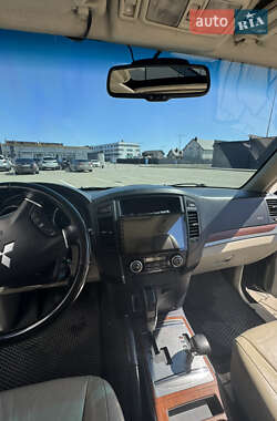 Внедорожник / Кроссовер Mitsubishi Pajero 2007 в 