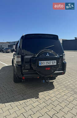 Внедорожник / Кроссовер Mitsubishi Pajero 2007 в 