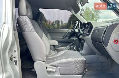 Внедорожник / Кроссовер Mitsubishi Pajero 2000 в 