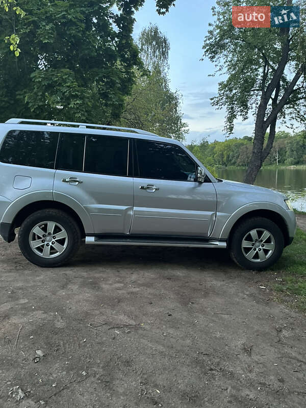 Позашляховик / Кросовер Mitsubishi Pajero 2007 в Чернігові