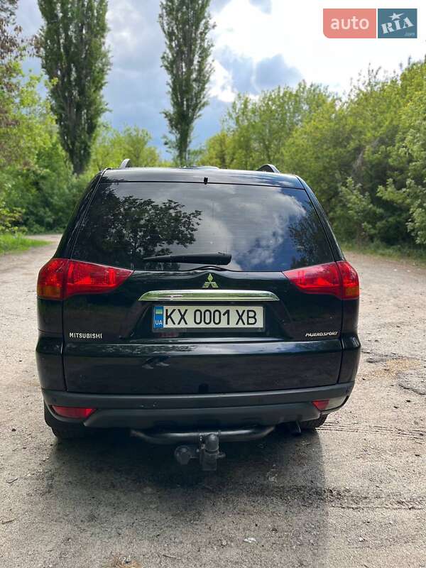 Внедорожник / Кроссовер Mitsubishi Pajero 2013 в Краснограде