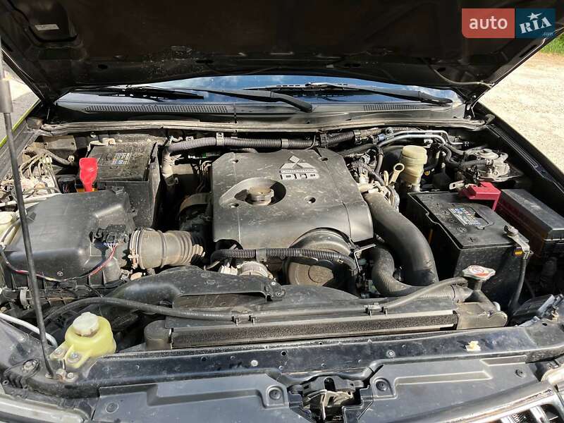 Внедорожник / Кроссовер Mitsubishi Pajero 2013 в Краснограде