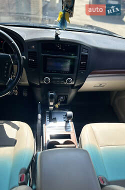 Позашляховик / Кросовер Mitsubishi Pajero 2008 в 