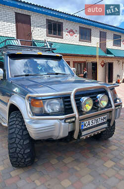 Внедорожник / Кроссовер Mitsubishi Pajero 1993 в 
