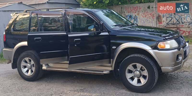 Внедорожник / Кроссовер Mitsubishi Pajero 2004 в Одессе