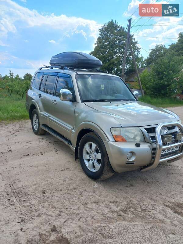 Внедорожник / Кроссовер Mitsubishi Pajero 2005 в 