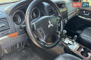 Позашляховик / Кросовер Mitsubishi Pajero 2008 в 
