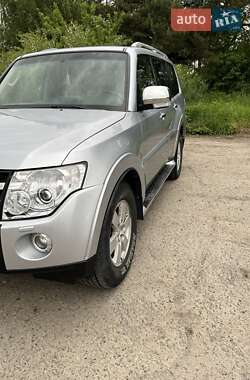 Внедорожник / Кроссовер Mitsubishi Pajero 2007 в 