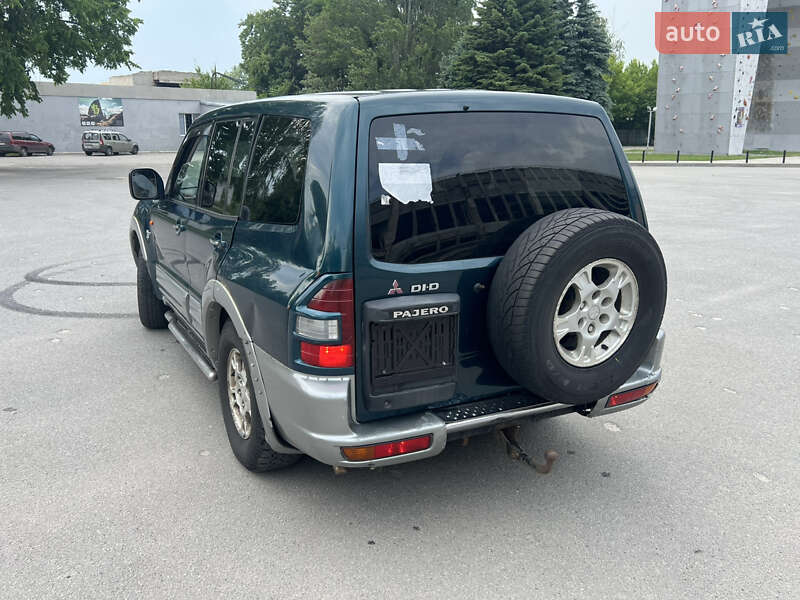 Позашляховик / Кросовер Mitsubishi Pajero 2005 в Харкові