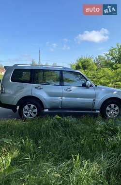 Позашляховик / Кросовер Mitsubishi Pajero 2007 в 