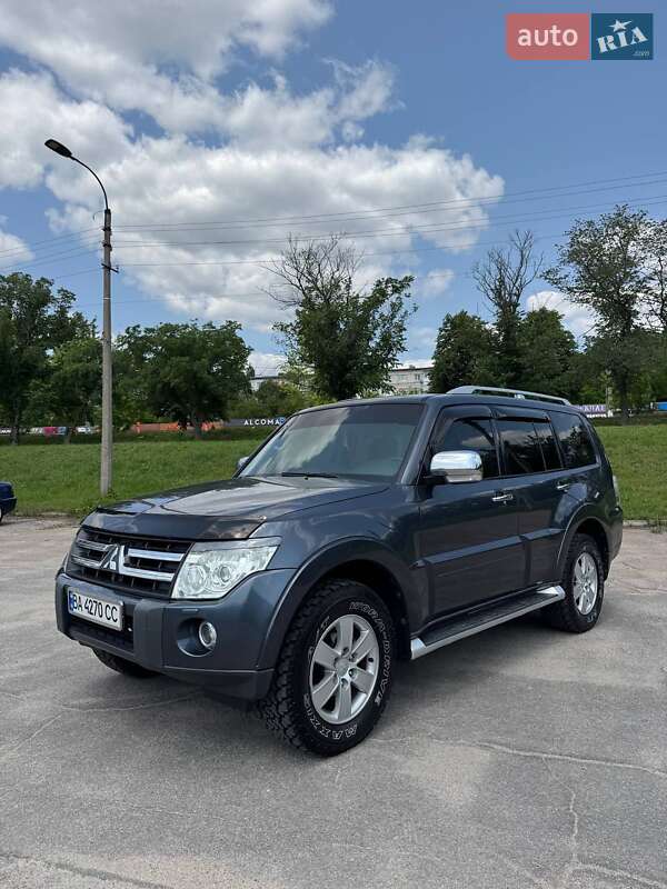 Позашляховик / Кросовер Mitsubishi Pajero 2008 в 