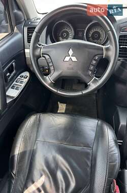 Позашляховик / Кросовер Mitsubishi Pajero 2008 в 